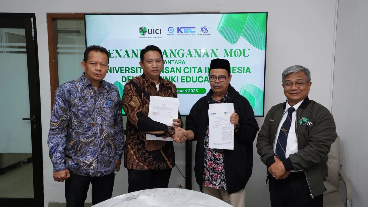 Direktur LPK Kinki Akhmad Hidayat Yusuf bersalaman dengan pihak UICI Jakarta