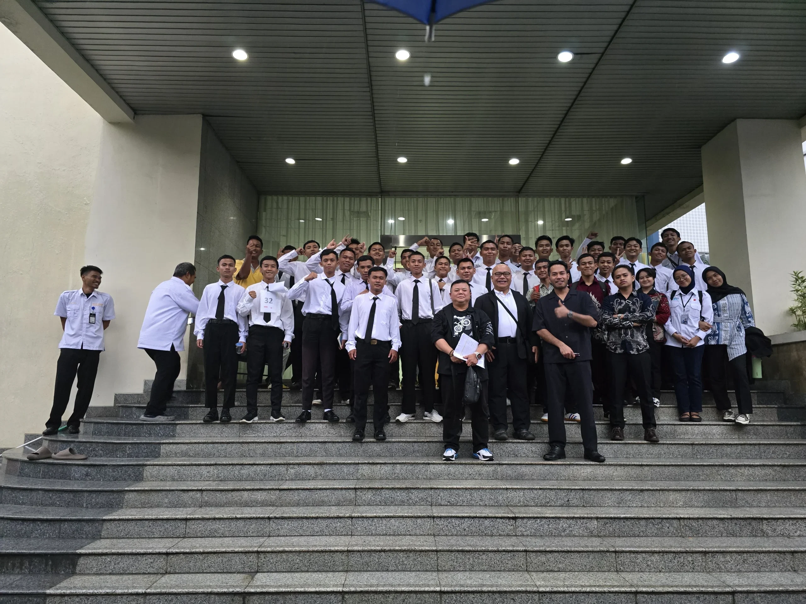 Siswa LPK terbaik Kinki Group selesai